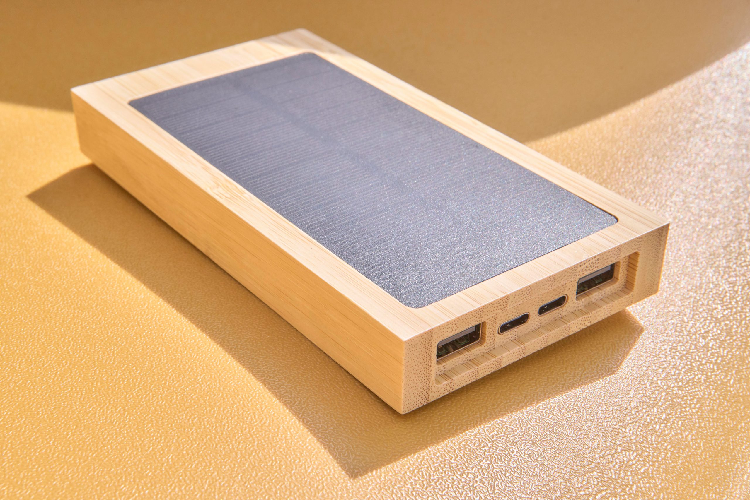 Power bank solaire en bambou Elz – Image 8