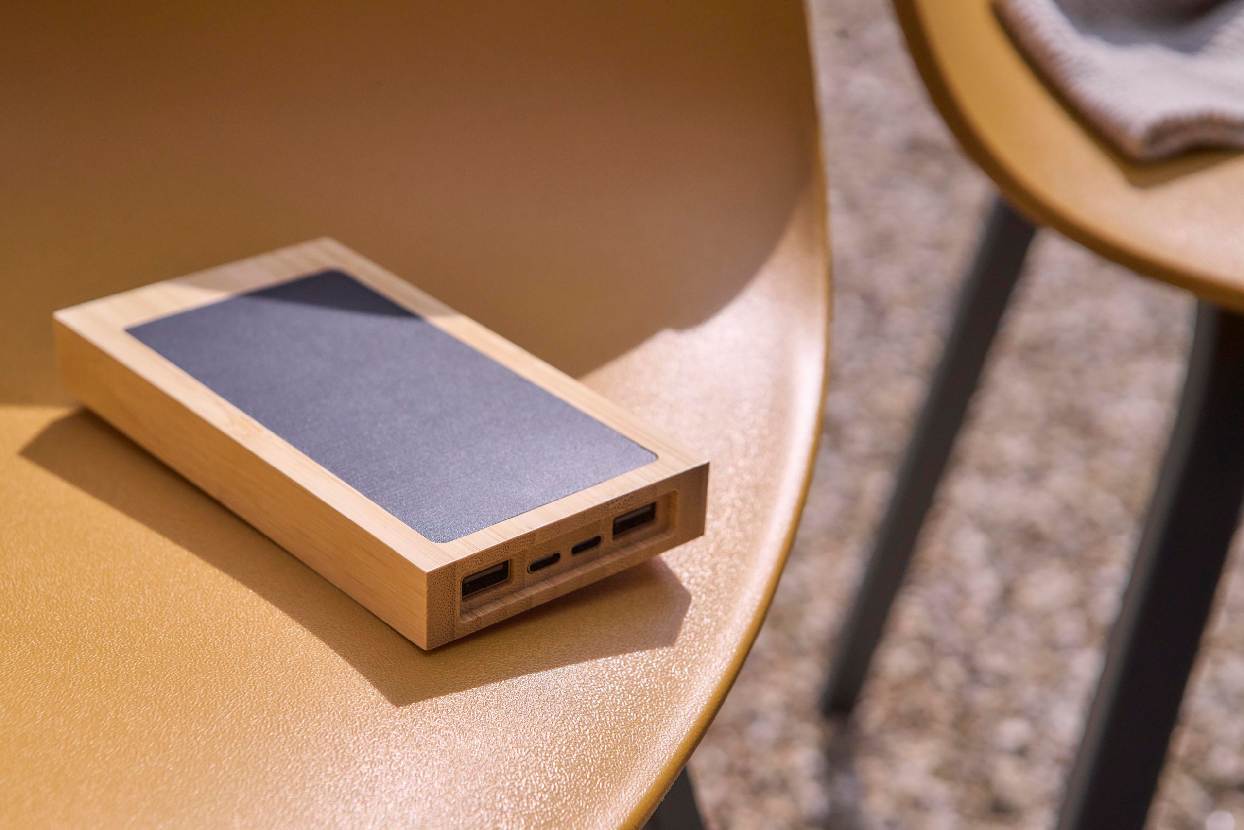 Power bank solaire en bambou Elz – Image 9